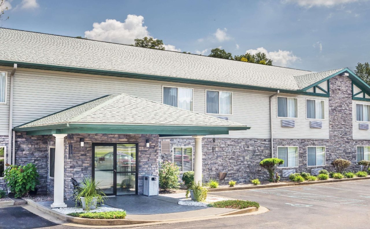 Super 8 Louisa — hotel in Louisa