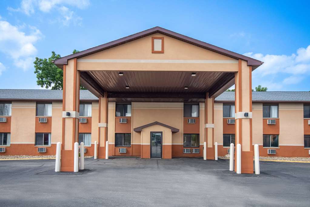 Days Inn & Suites by Wyndham Waterloo - photo 4