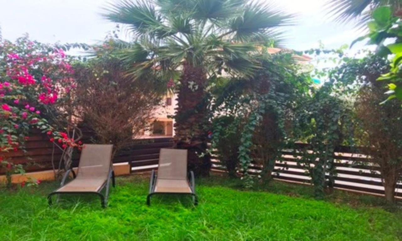 2 bedroom with private garden walk to Nissi Beach communal swimming pool