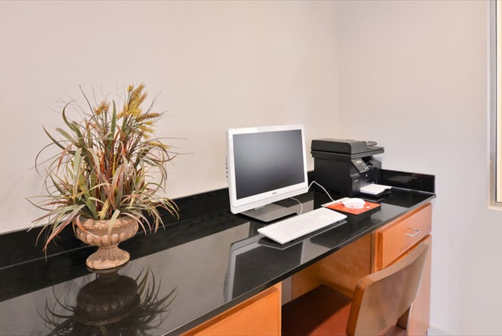 Holiday Inn Express Hotel & Suites Mooresville Lake Norman by IHG - photo 32