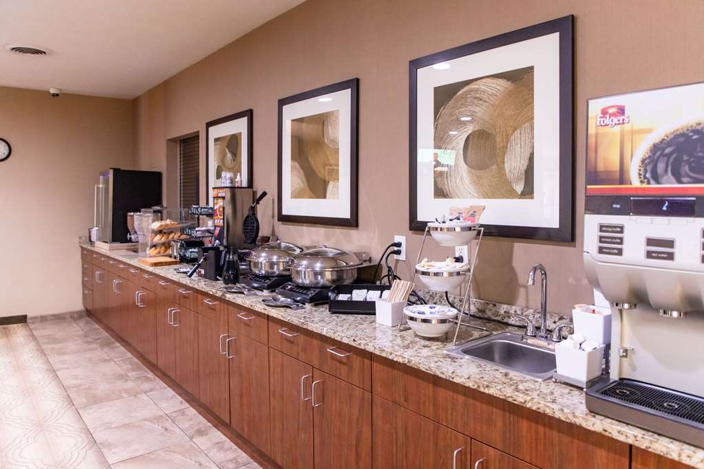 MainStay Suites Fargo I 94 Medical Center - photo 41