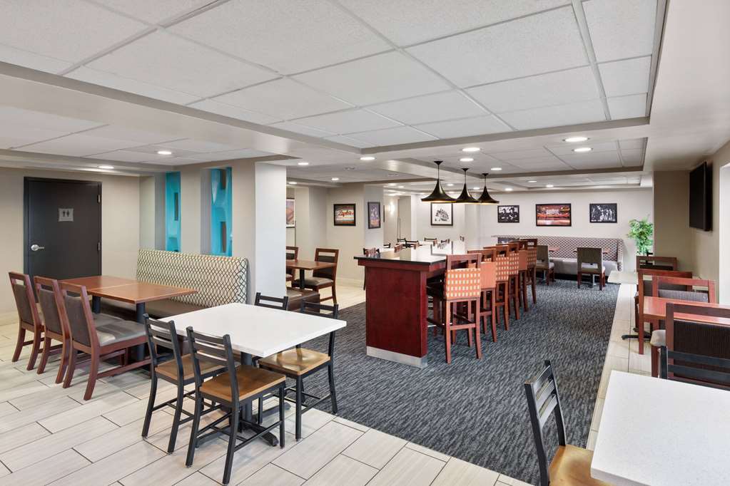 La Quinta Inn & Suites by Wyndham Goodlettsville Nashville - photo 4