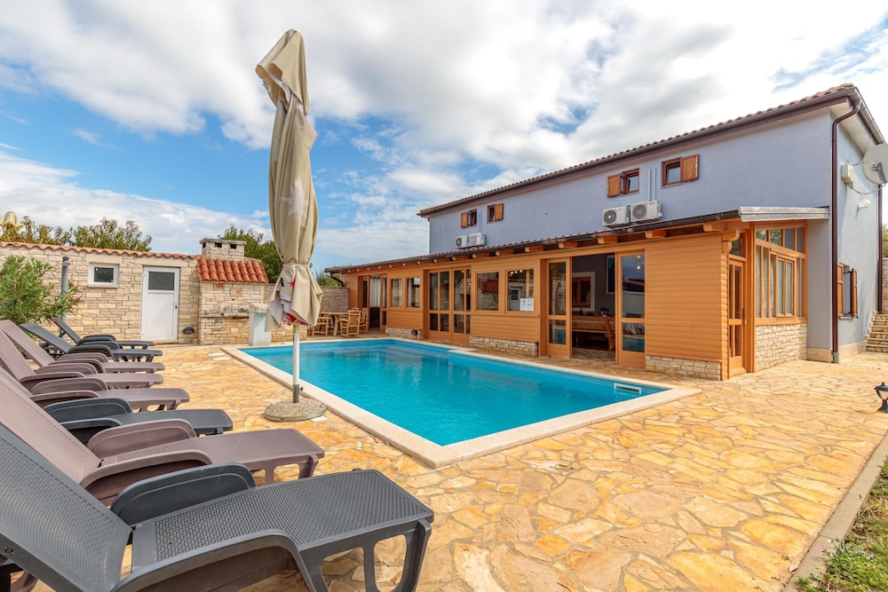 Pool & Spa House Betiga 2 Happy Rentals — 4-Star Luxury Hotel in Vodnjan, Croatia