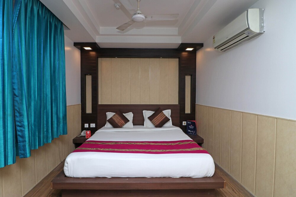 Oyo 10584 Hotel Just Stay
