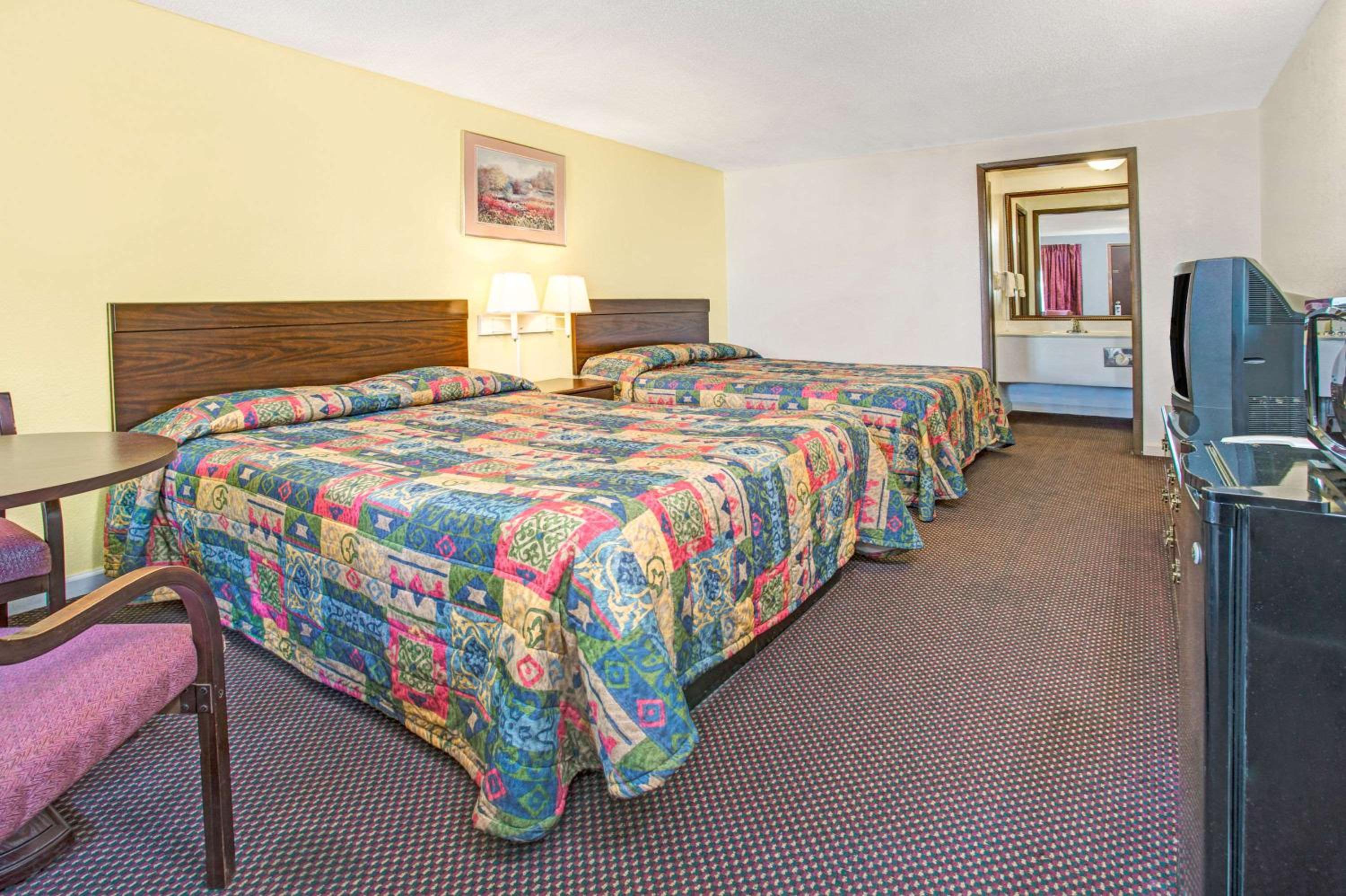 Guest Inn Lebanon - photo 12