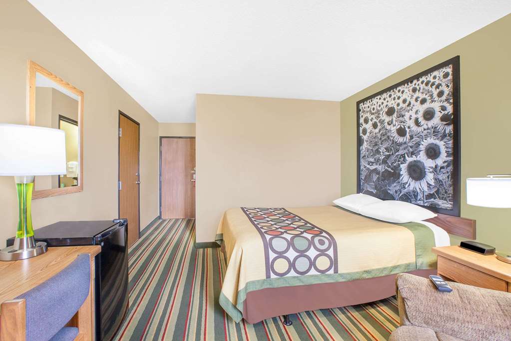Super 8 by Wyndham Mt Pleasant - photo 7
