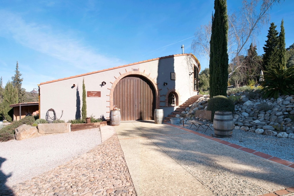 Holiday Home 66300 Castelnou France — 4-Star Luxury Hotel in Toulouges, France