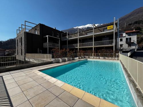 Lake view apartment with swimming pool Larihome A87 — 4-Star Luxury Hotel in Musso, Italy