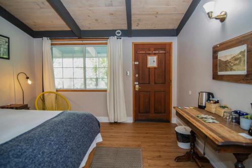 Smiley's Saloon & Hotel - photo 30