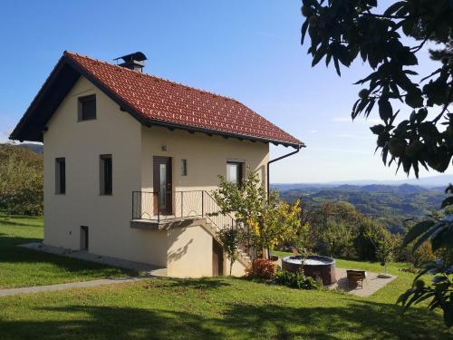 Apartma Hiša na Ravnah with hot tub in Brezice, Slovenia