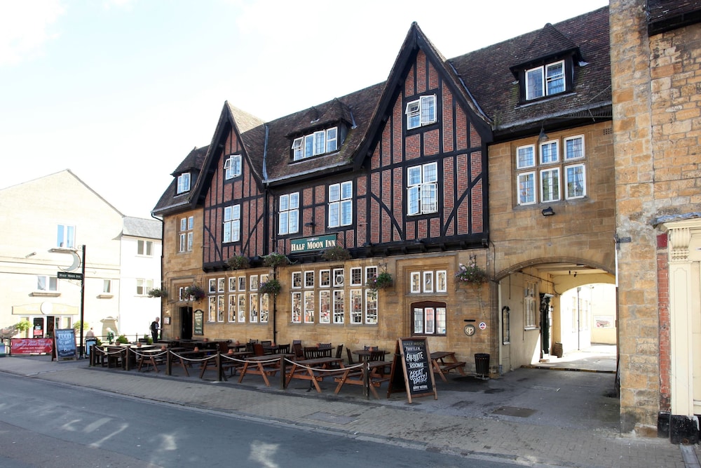 Half Moon Sherborne by Marston’s Inns in Sherborne, United Kingdom