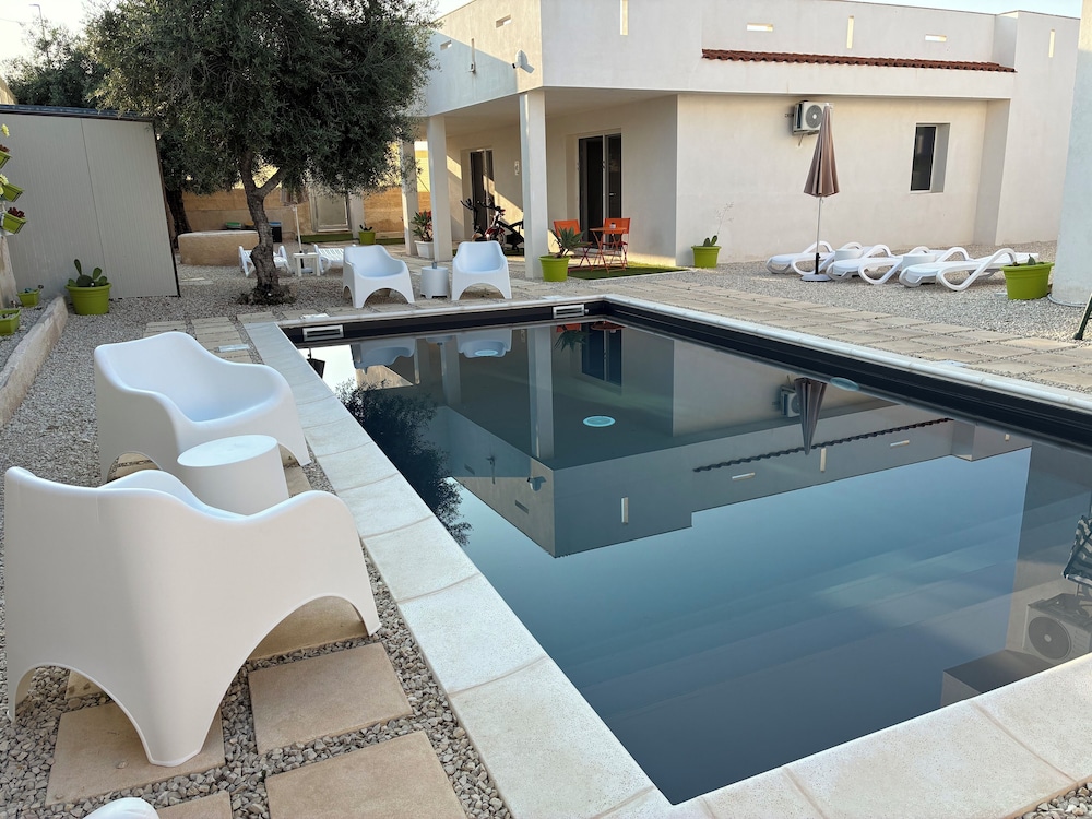 White Houses Luxury And Pool — 4-Star Luxury Hotel in Scoglitti, Italy