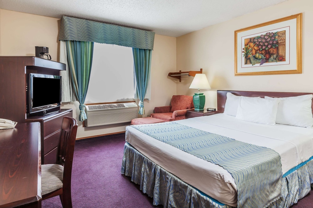 Super 8 by Wyndham Irving DFW Airport South - photo 4