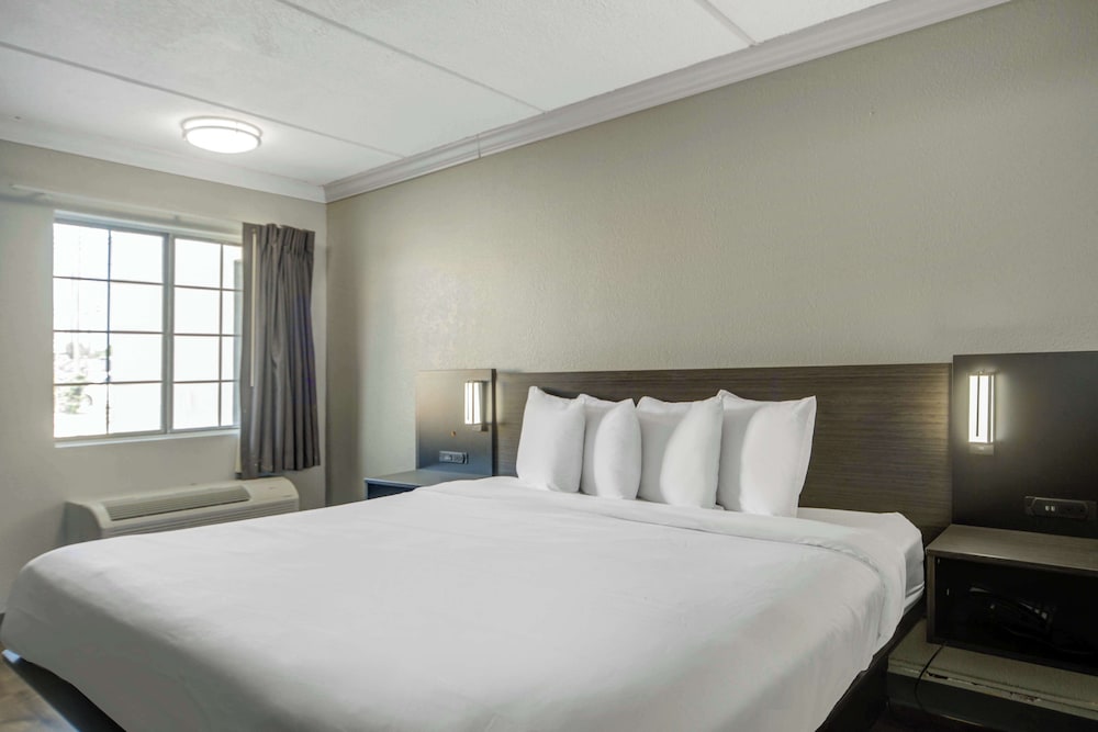 Motel 6 San Antonio TX I 35 North Corridor - photo 8