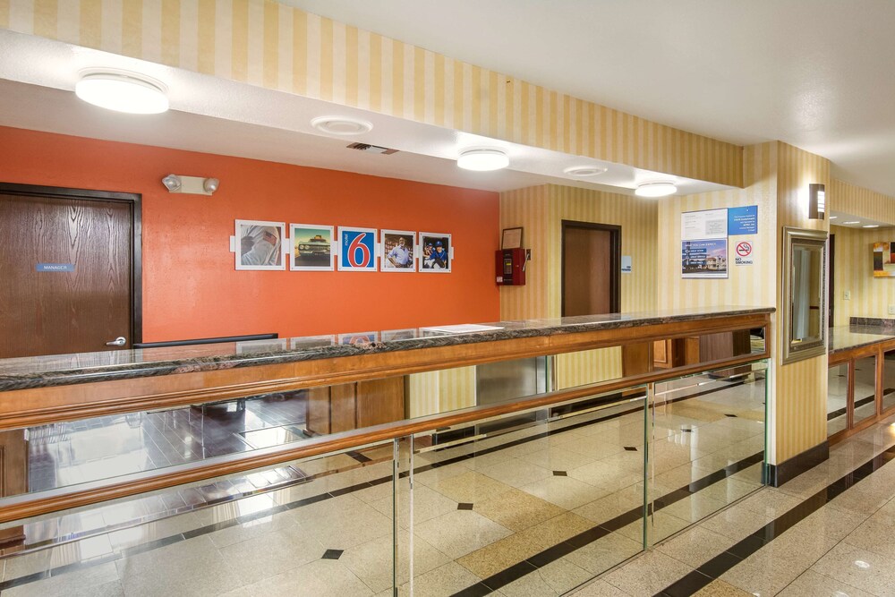 Studio 6 Suites Brenham TX - photo 2