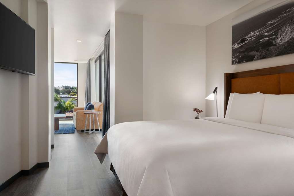 La Quinta Inn & Suites by Wyndham San Luis Obispo Downtown - photo 46