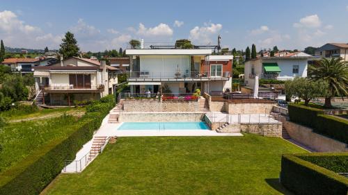 Timetofreedom Apartment Bellevue — 4-Star Luxury Hotel in Bardolino, Italy