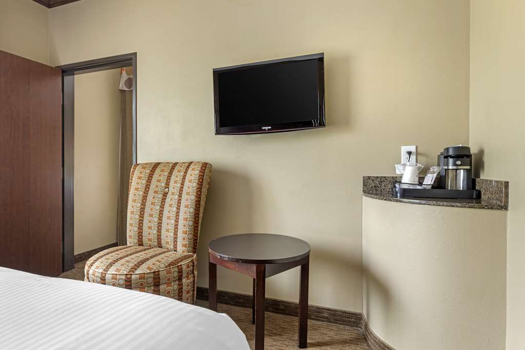 Best Western Plus Texoma Hotel & Suites - photo 18