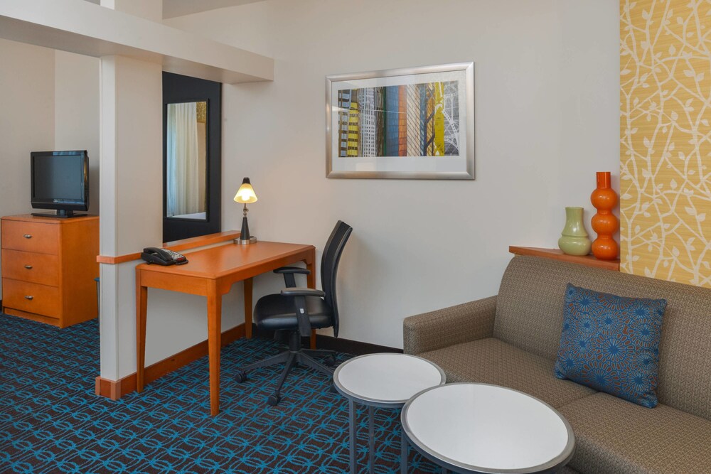 Fairfield Inn & Suites by Marriott Santa Maria - photo 18