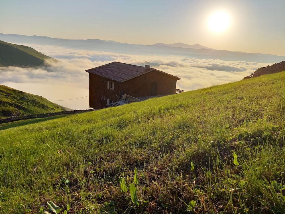 Migroras Otel & Restaurant Karestel Yaylasi in Caykara, Turkey