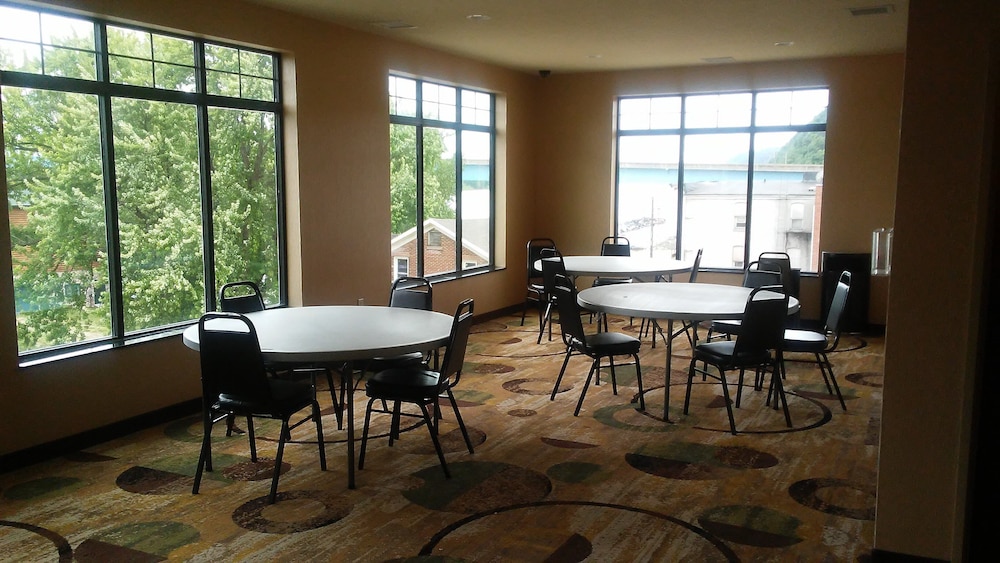 Comfort Inn & Suites Marquette Prairie du Chien - photo 26
