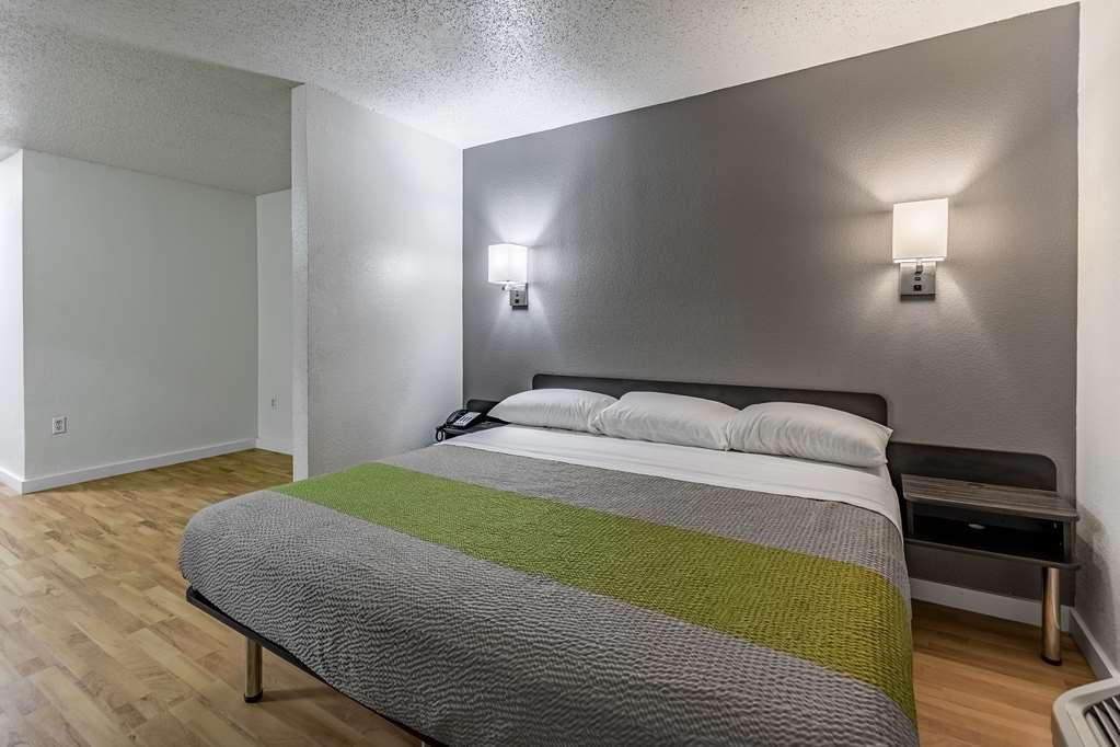 Studio 6 Dallas TX - photo 4