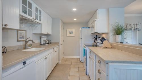 Private Balcony Beach Getaway Coligny - photo 10