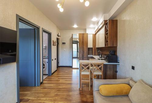 Newly Renovated Stylish 1BR Apartment For 4