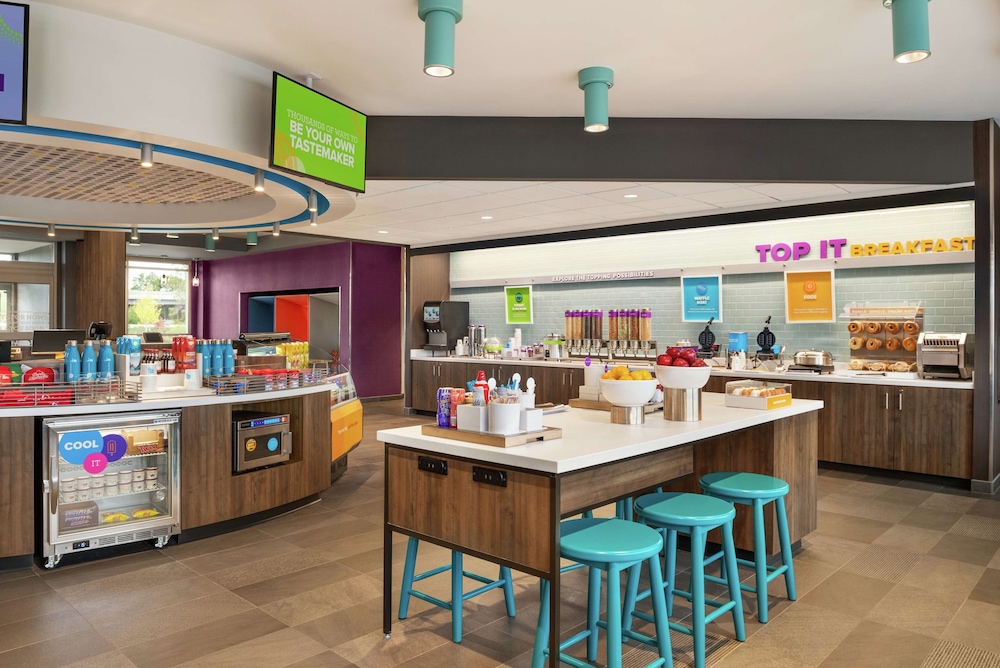 Tru By Hilton Milwaukee Brookfield - photo 30