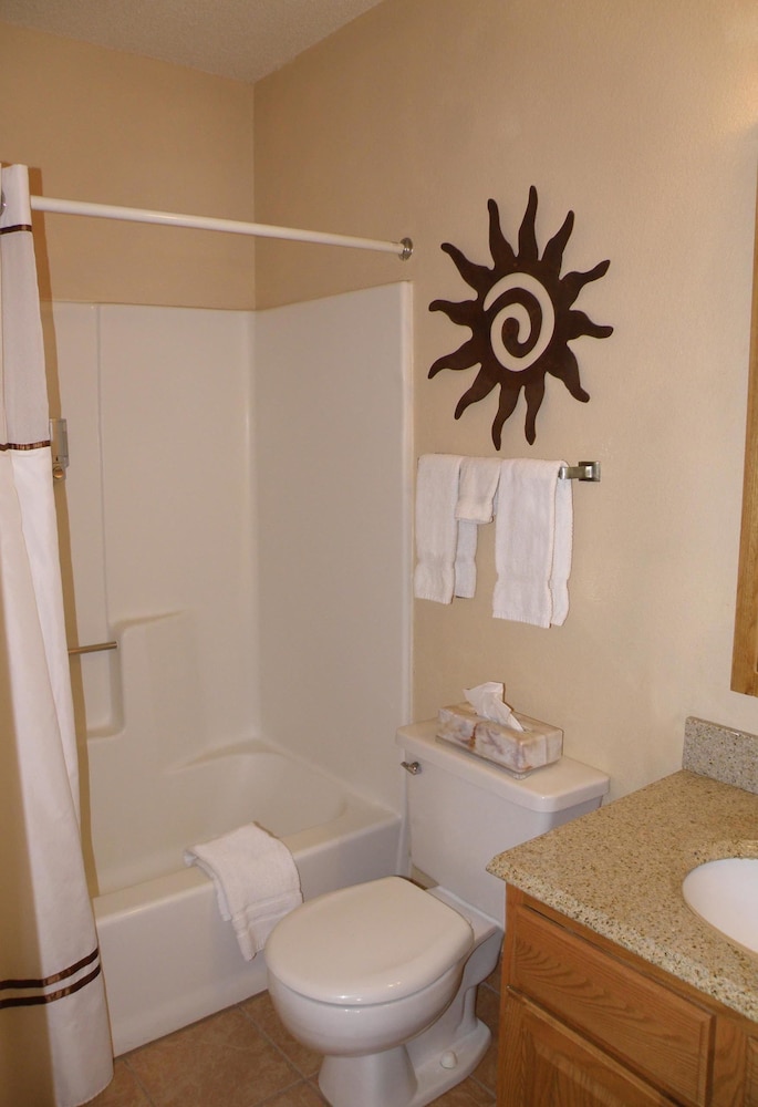 The River's Edge Motel Lodge & Resort - photo 21