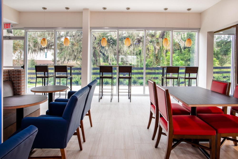 Holiday Inn Express & Suites Deland South by IHG - photo 25
