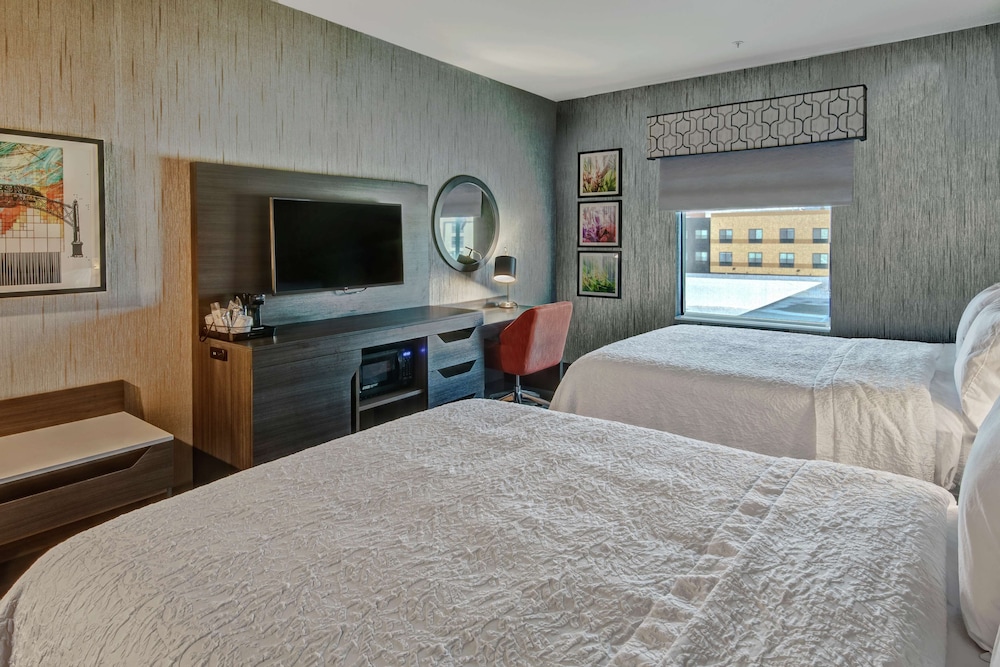 Hampton Inn Fresno Airport - photo 14