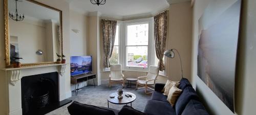 6 Queens Gardens — 4-Star Luxury Hotel in Eastbourne, United Kingdom