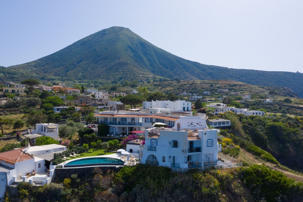 Hotel Punta Scario - carbon neutral hotel in Malfa