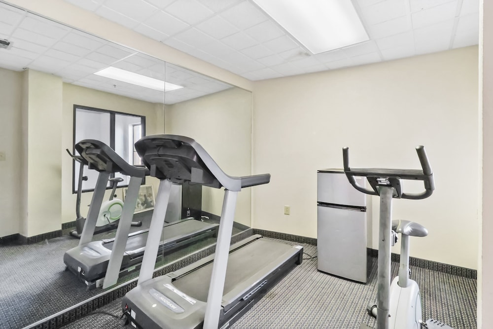 Red Roof Inn & Suites Fayetteville Fort Bragg - photo 25