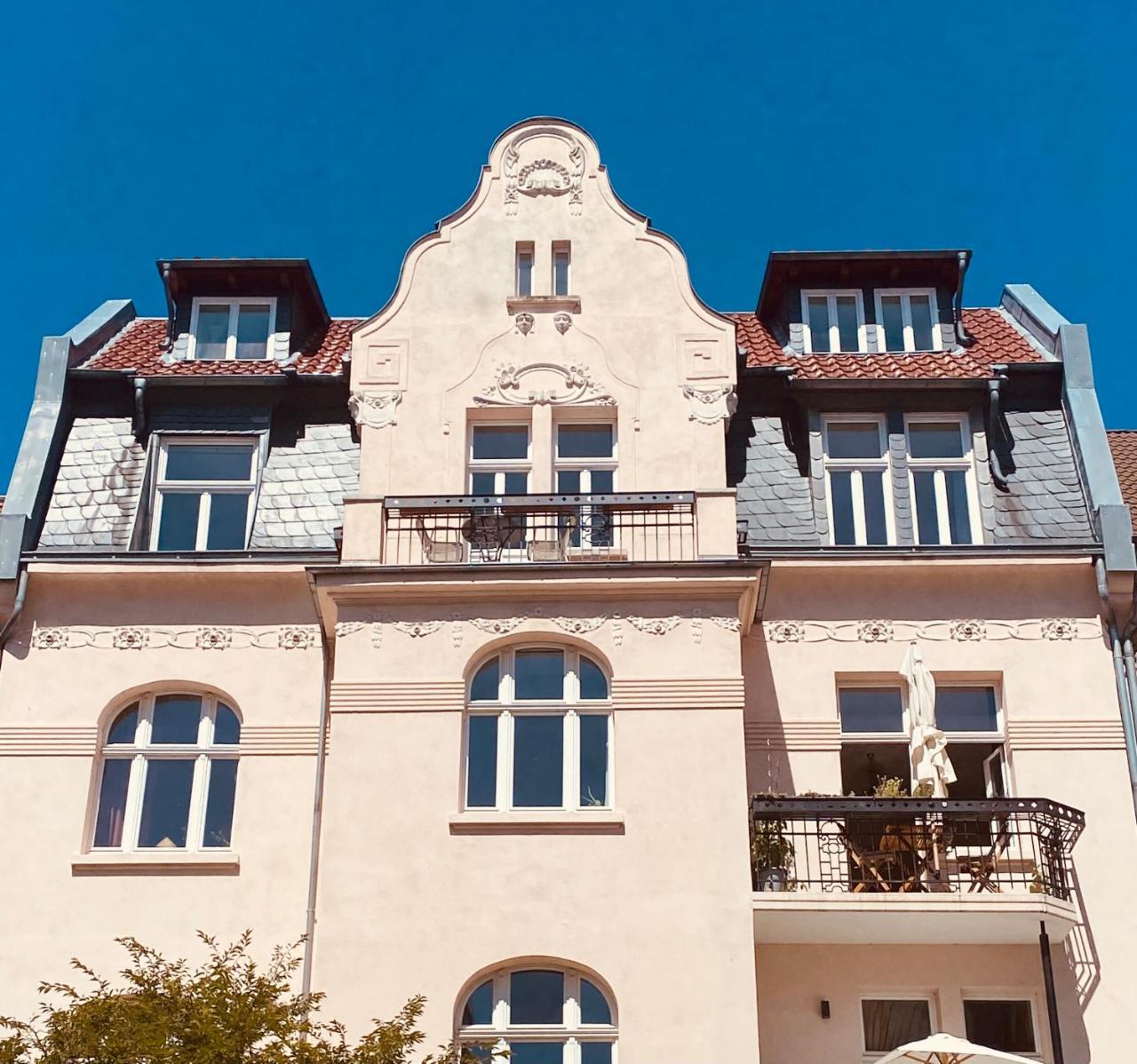 Jugendstil Altbauwohnung Mit Dachterrasse Direkt An Der Karlsaue — 4-Star Luxury Hotel in Kassel, Germany