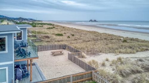 The Sand Castle Meredith Lodging — 4-Star Luxury Hotel in Rockaway Beach, United States