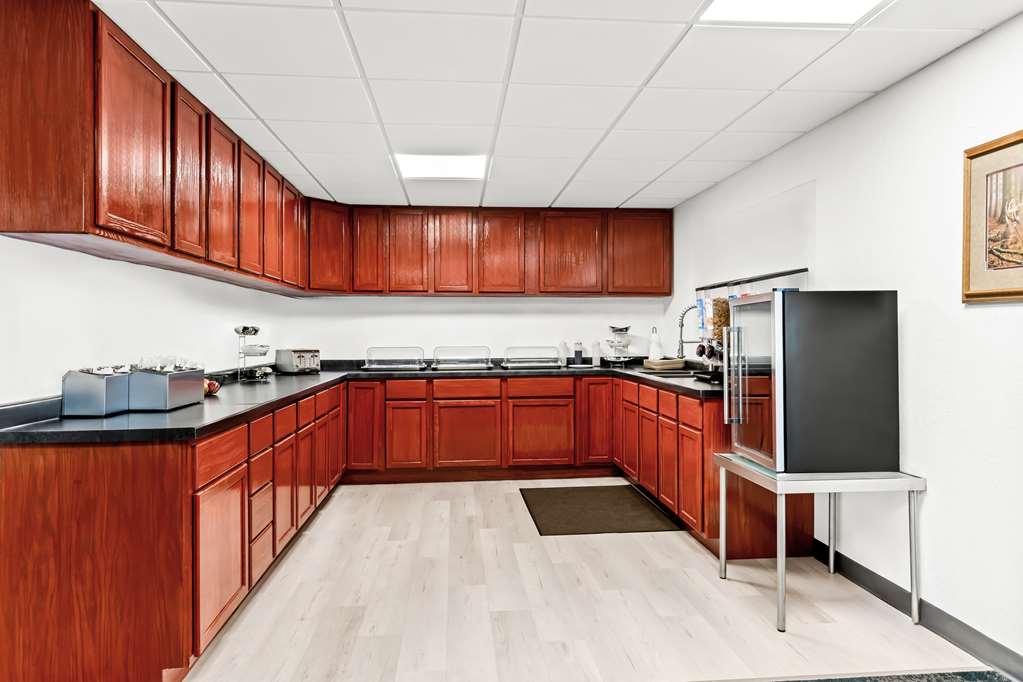 Americas Best Value Inn Tahquamenon Country - photo 29