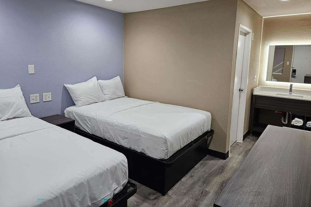 Super 8 by Wyndham Big Spring - photo 8