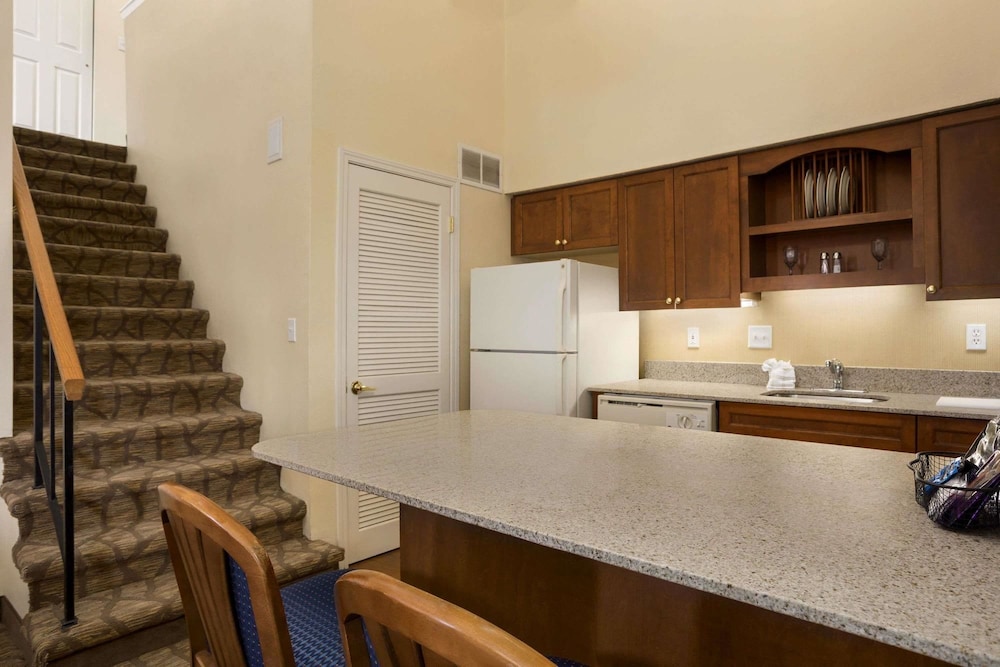Affordable Suites of America Grand Rapids - photo 20
