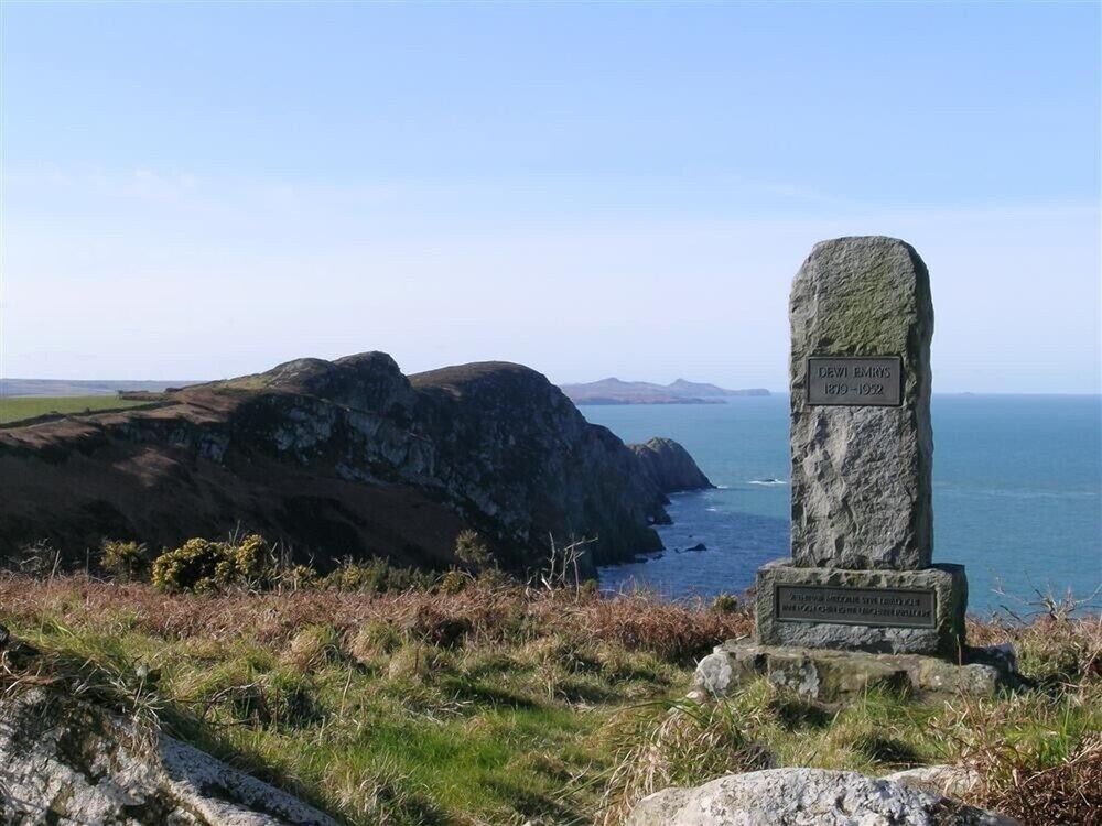 Gwndwn Gwyn — Goodwick — photo 4
