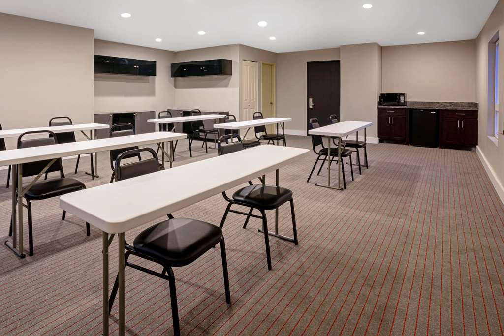 La Quinta Inn & Suites by Wyndham Seattle Federal Way - photo 25