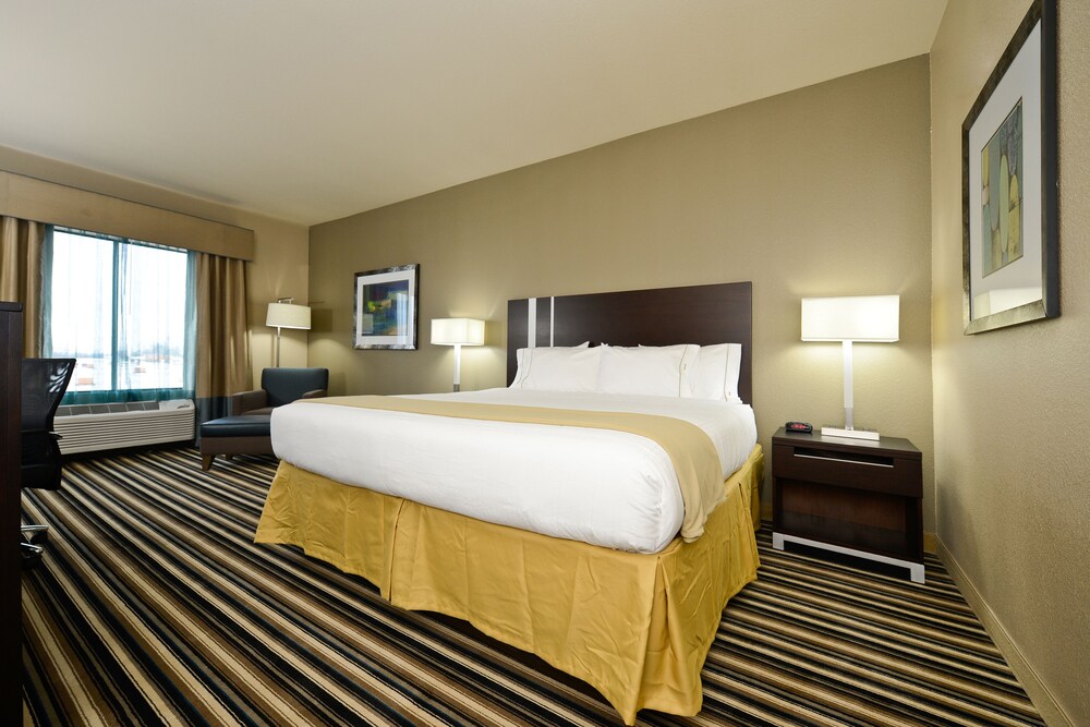 Holiday Inn Express & Suites Forrest City by IHG - photo 6