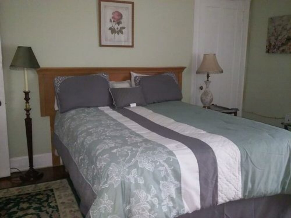 Six Acres Bed & Breakfast - photo 13