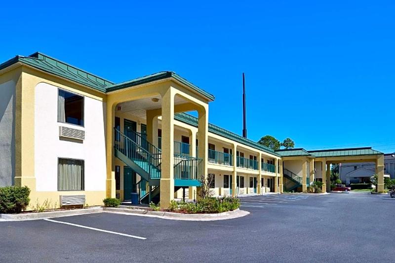 Americas Best Value Inn Valdosta Lake Park - photo 3