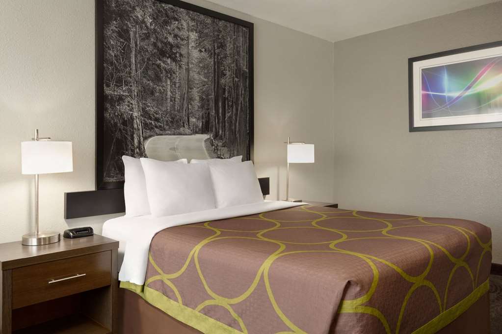 Super 8 by Wyndham Eureka - photo 17