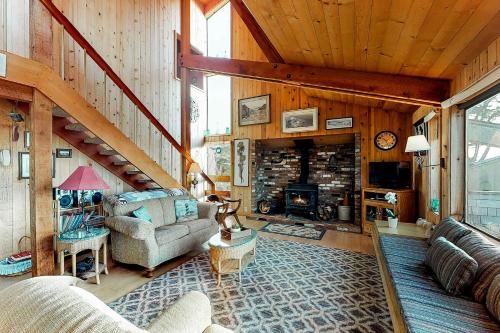 Thayer House — 4-Star Luxury Hotel in Sea Ranch, United States