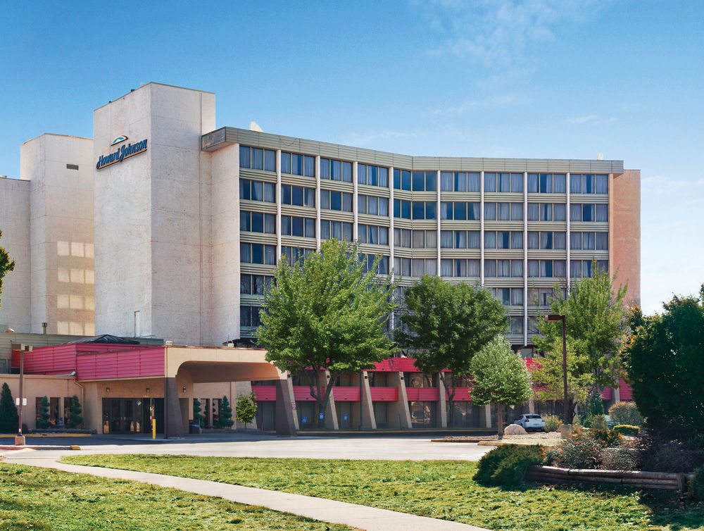 Howard Johnson Plaza Kansas City Hotel and Conference Center in Kansas City, United States