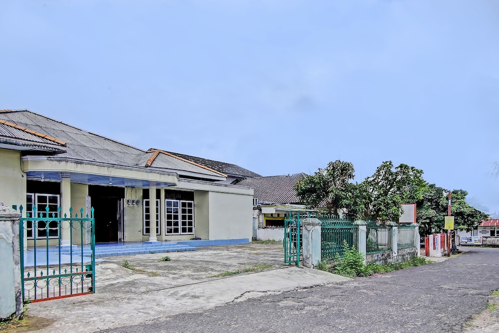 Hotel O Firza Homestay in Palembang, Indonesia