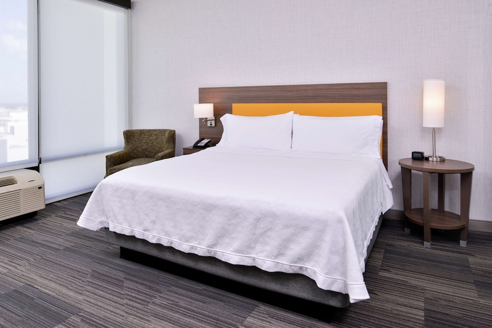 Home2 Suites by Hilton Tampa Downtown Channel District - photo 21